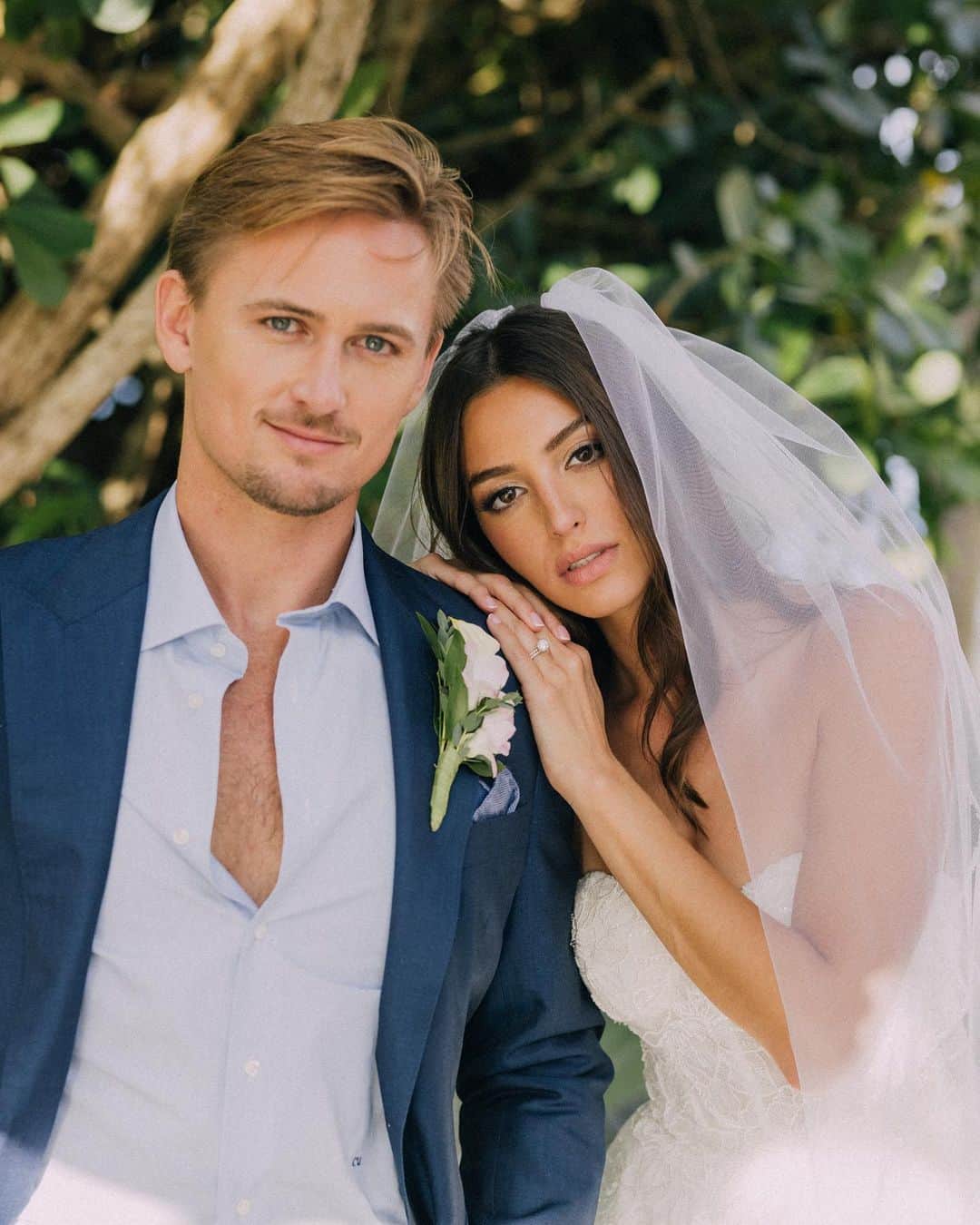 セリーヌ・ファラクのインスタグラム：「Two months being married to you. Can’t wait for the rest of my life 🤍💍」
