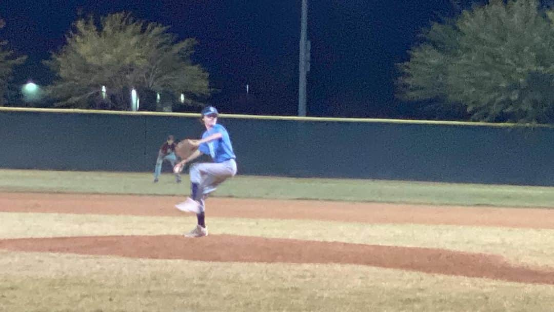 ジャクソン・ロバート・スコットさんのインスタグラム写真 - (ジャクソン・ロバート・スコットInstagram)「Batter Up ⚾️ Having fun in the last game of the season. It was a blast playing with you guys!」12月9日 2時52分 - jacksonrobertscottofficial