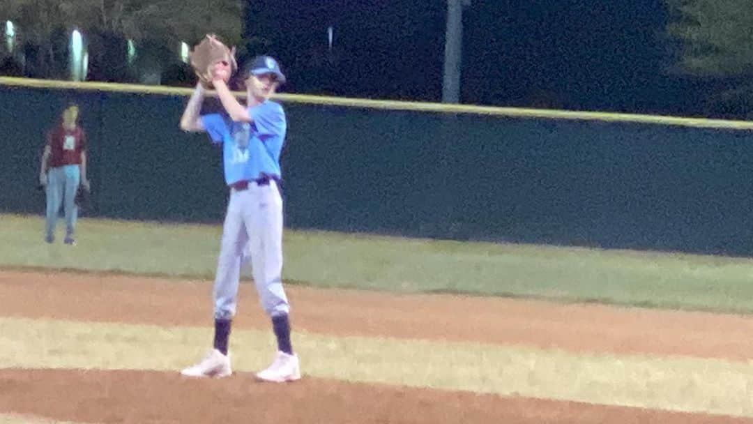 ジャクソン・ロバート・スコットさんのインスタグラム写真 - (ジャクソン・ロバート・スコットInstagram)「Batter Up ⚾️ Having fun in the last game of the season. It was a blast playing with you guys!」12月9日 2時52分 - jacksonrobertscottofficial