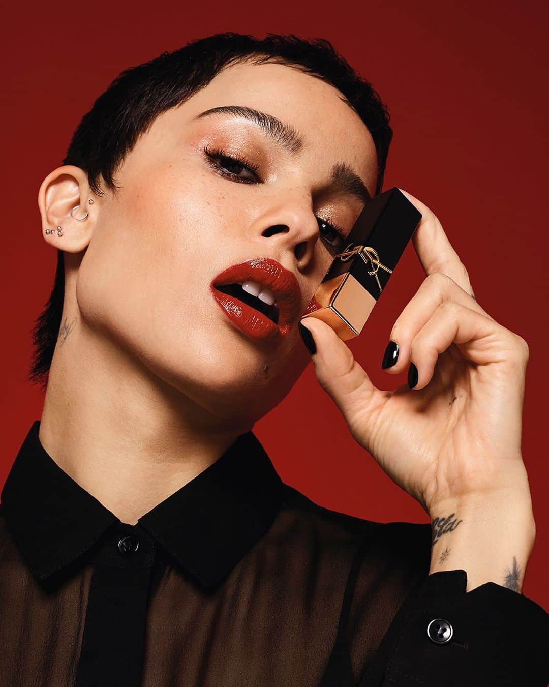 ゾーイ・クラヴィッツのインスタグラム：「#ENTERTHEBOLD @yslbeauty 🖤」