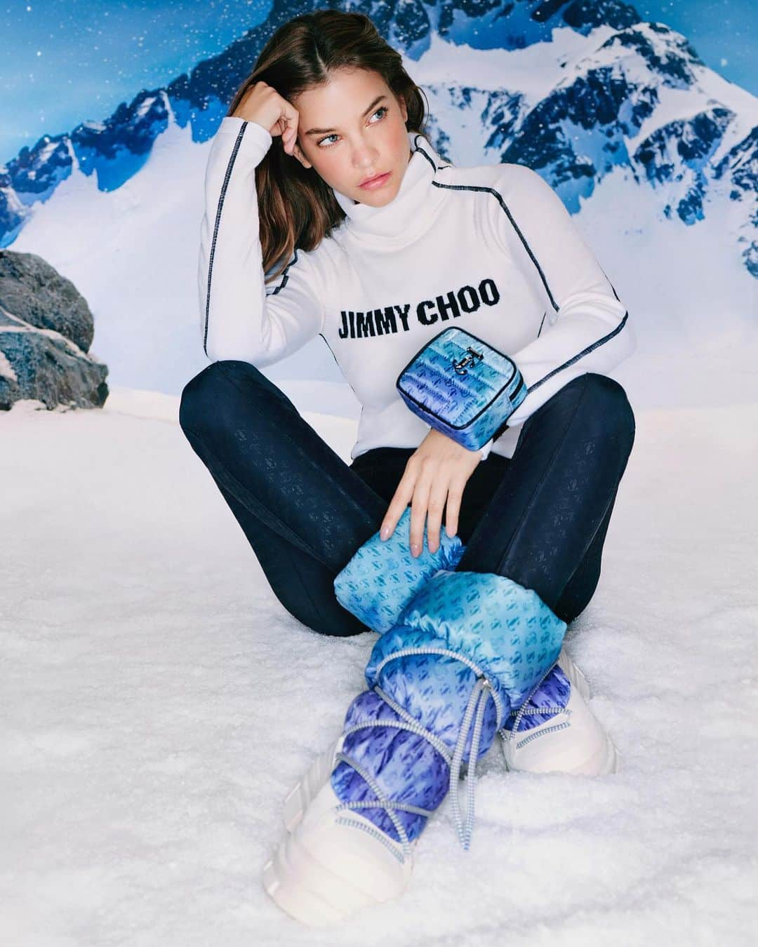 バルバラ・パルヴィンのインスタグラム：「Ready for winter with @jimmychoo 🌬🤍」