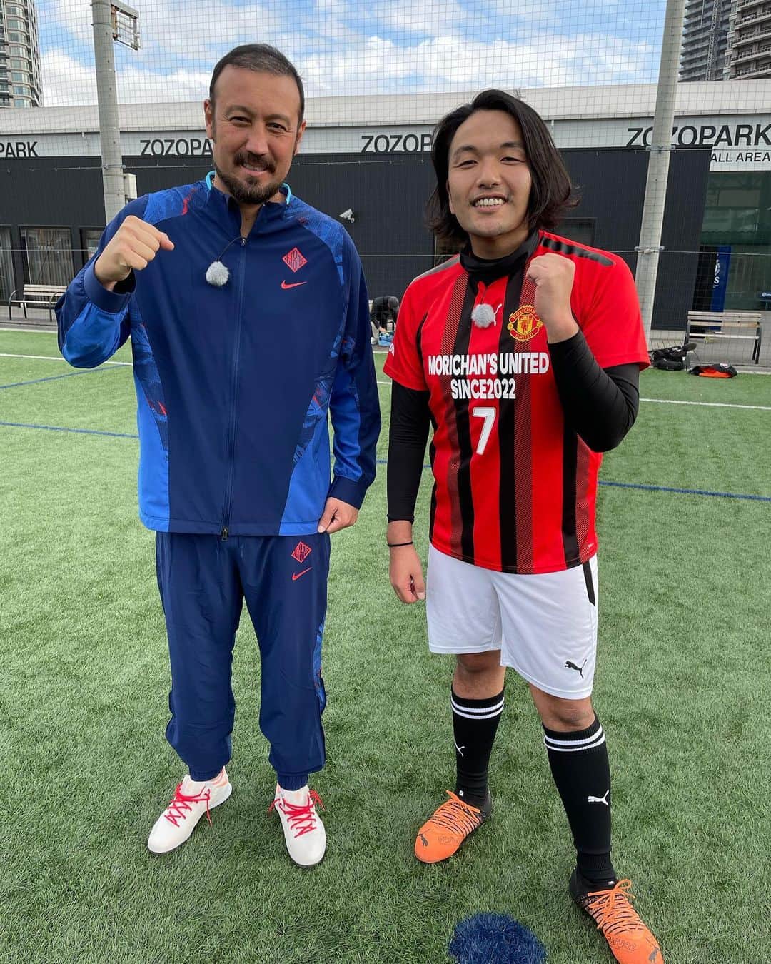 のインスタグラム：「闘莉王さんに1対1を挑ませてもらいました！結果は見取り図じゃんのオンエアをみてください！ 僕を見たことある人は分かると思うのですが、この身長差。なので闘莉王さんめちゃくちゃ大きいです！  #みんな負けると思うやろ #ふっふっふっ #ふぁっふぁっふぁっ」