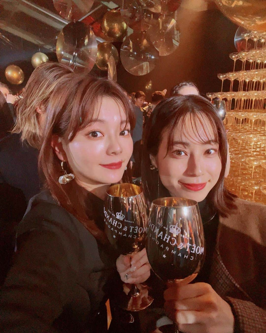 小濱庸子さんのインスタグラム写真 - (小濱庸子Instagram)「さおり姫と @moetchandon の煌びやかなイベントへ🍾 東京タワーもMoet仕様で、シャンパンゴールドに包まれた輝かしい空間でした✨✨ #MoetChandon #モエエシャンドン #MoetEffervescence #シャンパンの魔法と輝きを」12月9日 14時41分 - hamachan1020