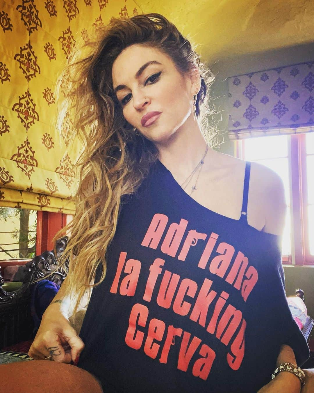 ドレア・ド・マッテオさんのインスタグラム写真 - (ドレア・ド・マッテオInstagram)「T- shirts back in the GGB SHOP! LINK IN MY BIO! ⭐️💋⭐️  Fa La Fckn Laaaa! 🎄  **this is a men’s medium that I cut for all them dm’s asking! U gotta cut em yourself! **  @gangstergoddessbroadcast 🎄🎄🎄」12月9日 6時43分 - dreadematteo