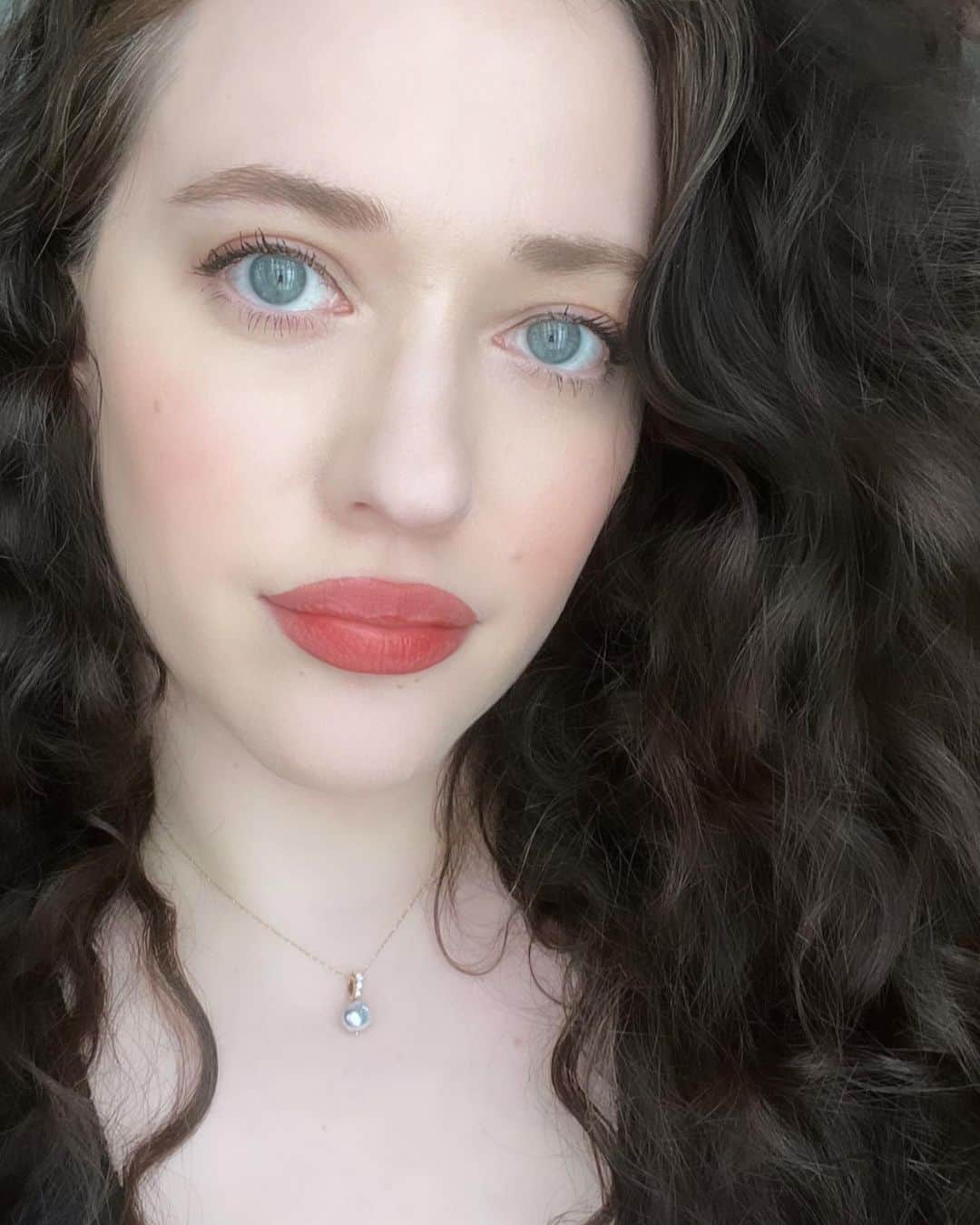 カット・デニングスのインスタグラム：「Feeling like a snow mermaid (a real thing) in this GORGEOUS blue pearl charm from my beloved @catbirdnyc ❄️ they’ve been the place I get extra special gifts (for myself…and sometimes other people) for as long as I can remember. This charm is limited edition and a very very magical piece if you feel like giving someone (you) a stunning surprise…holiday shipping until 12/21 🎄」
