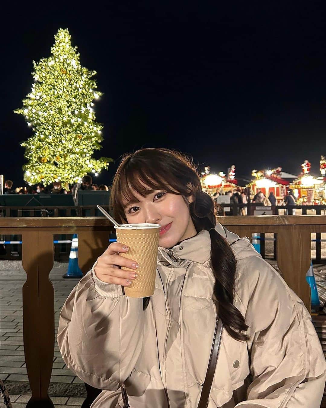 RIiNAのインスタグラム：「🎄🎅🏻🍷🤍  . . . . #クリスマスマーケット」