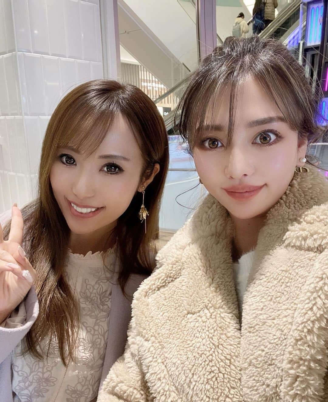 森本あやかさんのインスタグラム写真 - (森本あやかInstagram)「さりちゃん @sarixoxo101 とランチ🍽  いつも色んなことたくさん教えてくれてありがとう🤍  ビジネスコンサルのプロで インスタのアカウントも凄く為になるから チェックしてみて✅ ⬇︎⬇︎⬇︎⬇︎⬇︎ @sarixoxo101   さくっとランチしてお話してたら 有料級のコンサルしてもらって さりちゃんのおかげで 新しく挑戦したいことも見つかったから 少しずつ準備していきます🤍  #さりちゃん #ビジネス #ビジネスコンサル #ママ友」12月9日 10時17分 - ayachi0120