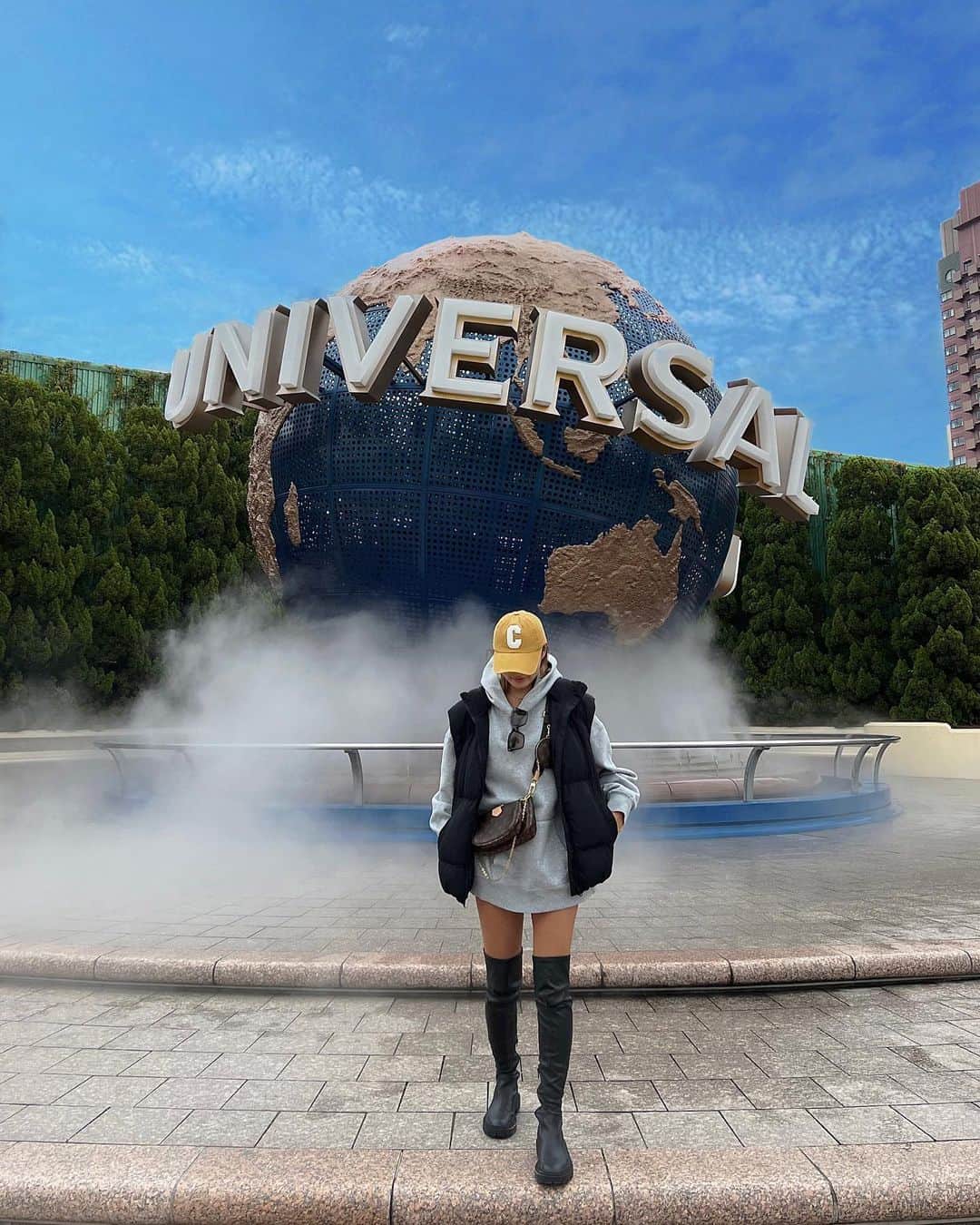 のインスタグラム：「. I was moved when I entered the world of Mario 🥹 I felt like i was a kid again 👶🏽 . . . . . . #universalstudios #universalstudiosjapan #ユニバ #ユニバの発音問題 #大阪 #大阪たこ焼きなんでやねん #osaka #japan #一時帰国 #寒い」