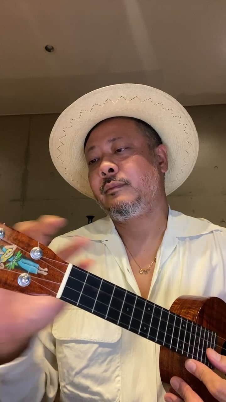 上江洌清作のインスタグラム：「久々のインスタライブ  ご清聴ありがとうございました〜  すぐ消しちゃうかも  アーカイブ🐟  あ、キヨサクのエンドレスサマー  YouTube 更新されました🥺🤙🏾🌴🏖🦧❤️‍🔥」