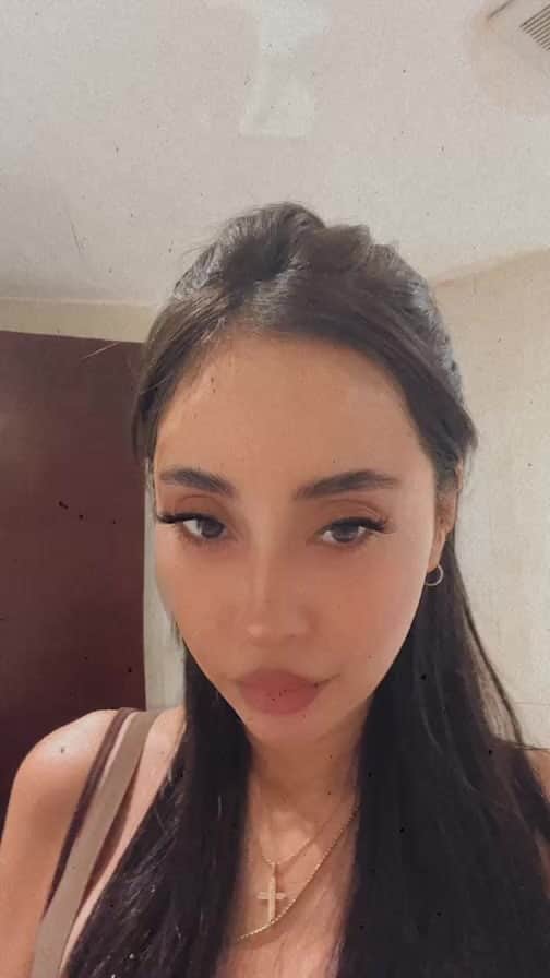 のインスタグラム：「メイクしながり なんでも喋りがちw ちょい残し。笑」