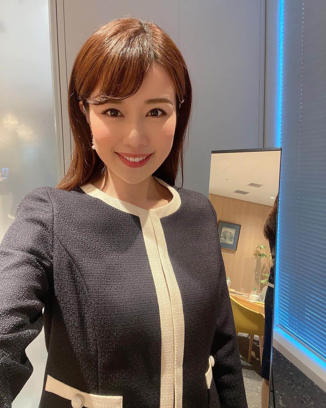 道岡桃子のインスタグラム：「司会、モデレーターのお仕事！  専門性の高い、難しいテーマでした。  果たして、猛勉強の成果は出たのでしょうか…（？）  一生勉強ですねっ！  #アナウンサー #アナウンサー衣装  #アッドルージュ #モデレーター  #司会 #司会者 #勉強 #study」