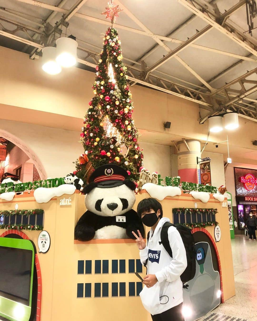 がっちゃんさんのインスタグラム写真 - (がっちゃんInstagram)「上野駅。  街中クリスマスモードだね🎄✨  #中学生 #中学生男子  #中学1年生  #クリスマス」12月9日 16時33分 - gacchannel