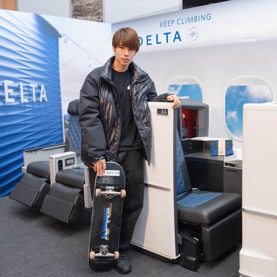 堀米雄斗のインスタグラム：「Flew back to Tokyo from LA on @DELTA to sign an official airline partnership deal. I enjoyed my travel experience with Delta and excited to join Team Delta. I look forward to this partnership.    この度デルタ航空とオフィシャル・エアライン契約をさせていただくことになり @delta でLAから東京に一時帰国しました。とても快適なフライトで、チームデルタの一員になれたことを心から光栄に思います。今後はデルタ航空のサポートのもと、更なる飛躍ができるよう頑張っていきたいと思います。   #Delta #DeltaOne」