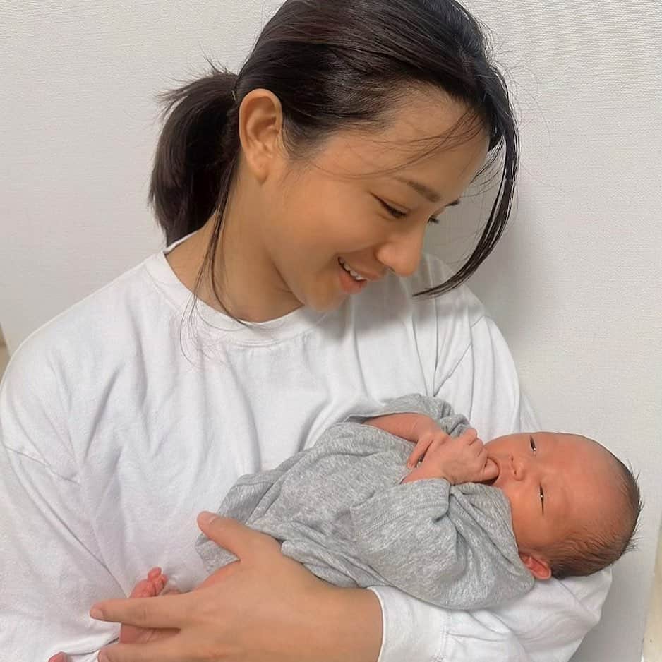高橋メアリージュンさんのインスタグラム写真 - (高橋メアリージュンInstagram)「おめでとう💐 よく頑張ったね。 母子共に無事で健康でありがとう。  4人の甥っ子のおばさんです🤱  @takahashiyu.official 2人👦 @takahashiyuji_3  2人👦  #nephew  #甥っ子」12月9日 17時28分 - maryjuntakahashi