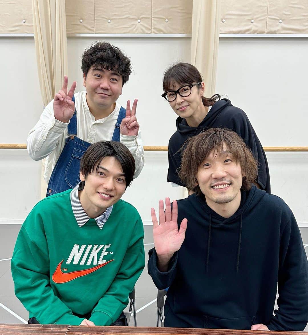 のインスタグラム：「⠀ 読売テレビ「水野美紀の映画生活」YouTube特別編第2弾✨ ⠀ いつものハウススタジオを飛び出し、YouTube初のロケを敢行！ #プロペラ犬 「#僕だけが正常な世界 」の稽古場からお届けするスペシャル版です。 今回は主演の #崎山つばさ さん、#宮下貴浩 さんをゲストにお迎えしました。 是非ご覧ください☺️ ⠀ 🔗リンクはハイライトにあります https://youtu.be/a5nShPDR_R8 ⠀ #読売テレビ  #水野美紀の映画生活 #福澤重文 さん #水野美紀   【by staff】」