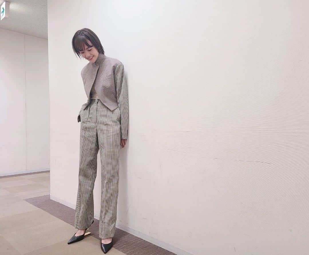 松井愛莉のインスタグラム：「お衣装さん。 可愛いお洋服着るとテンション上がる🤍  @fendi」