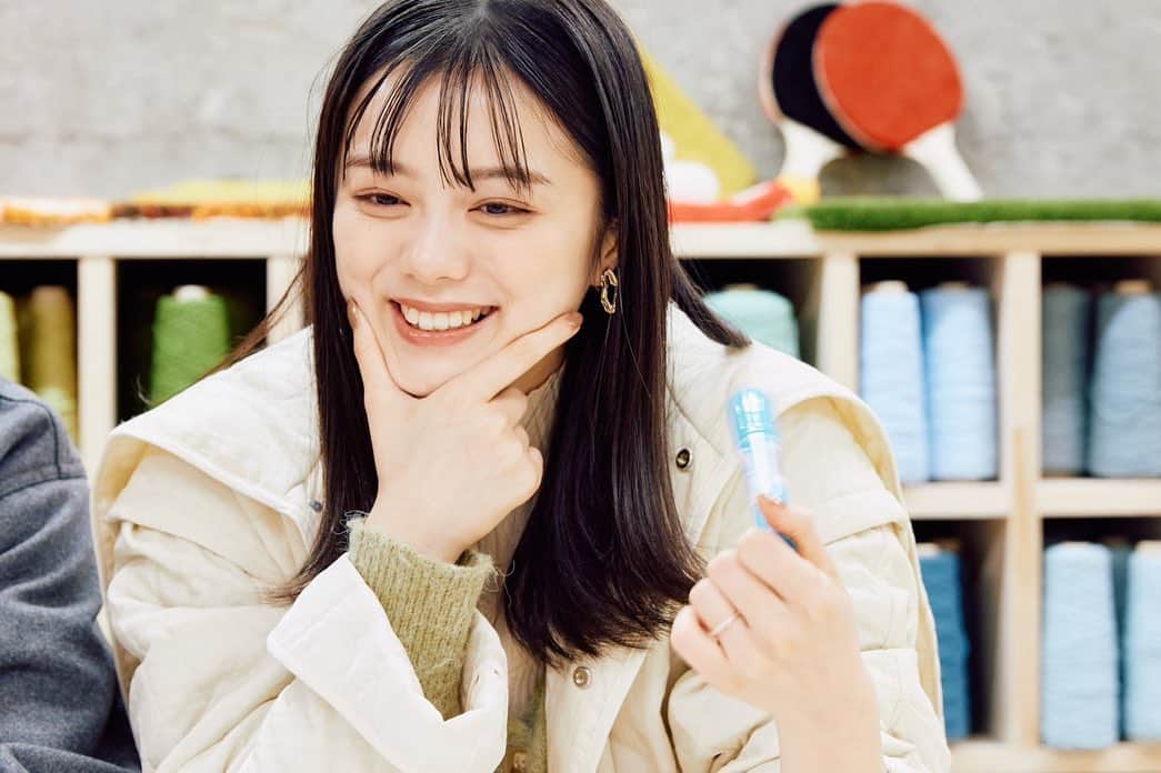 紺野彩夏のインスタグラム：「私たち結婚しました このあと23:00〜　第6話放送です☺︎ 今回は1時間スペシャルです〜！ やっと久保田家にお会いできました🫶 ぜひご覧ください〜！  パンツ: @ahh_tii_the1」