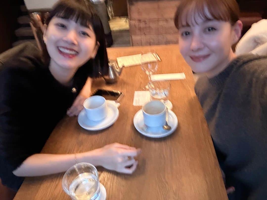 のインスタグラム：「一瞬だったけど、仕事終わりに大好きな人に会えた❤️‍🩹  元気満タン♡ 明日からまたがんばれます!  早くまた会いたいよ〜😘😚」