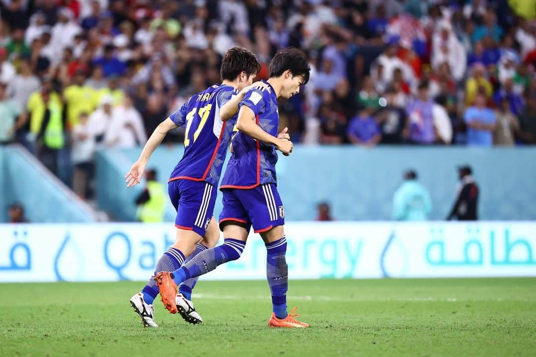 田中碧さんのインスタグラム写真 - (田中碧Instagram)「🇯🇵 初めてのW杯。 嬉しい瞬間も悔しい瞬間もまだまだ自分が足りないところも全て経験させてもらいました。  次は一生忘れることのない喜びの瞬間を手に入れれるように成長します。  皆さんと熱くなれて、喜べて最高に幸せでした。 本当にありがとうございました。  #japanfootballassociation  #worldcup  #🇯🇵 #17 #田中碧 #化け物になって #もどってこよう」12月9日 18時57分 - tnk_0910