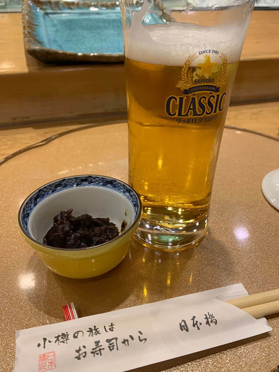 松村澪のインスタグラム：「【北海道出張〜小樽で一人飲み🍻】 仕事してから、その土地の美味を味わう😋❣️  嗅覚をたよりに街をプラプラ歩きながら、初めてのお店にgo😉💕  ちょっとしたプチ贅沢❣️  美味しいお寿司🍣ありがとうございました😊」
