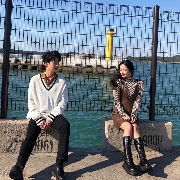 ハ・ミンウ（ミヌ）のインスタグラム：「웹드라마 '명랑한절믄날' 많관부!!!!!!!!!!😘 #웹드라마 #하민우 #신가은 #많관부 https://youtu.be/agAAnTA6NzA」
