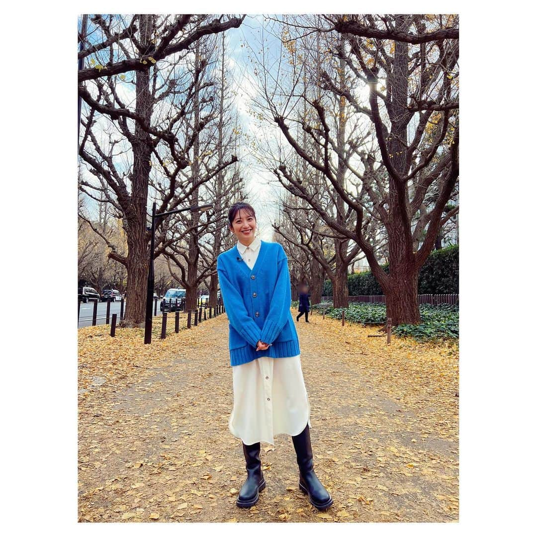 笹崎里菜のインスタグラム：「❄️ 11月もおつかれさんでした。 12月こんにちは。 ロケの合間に📸🍃」