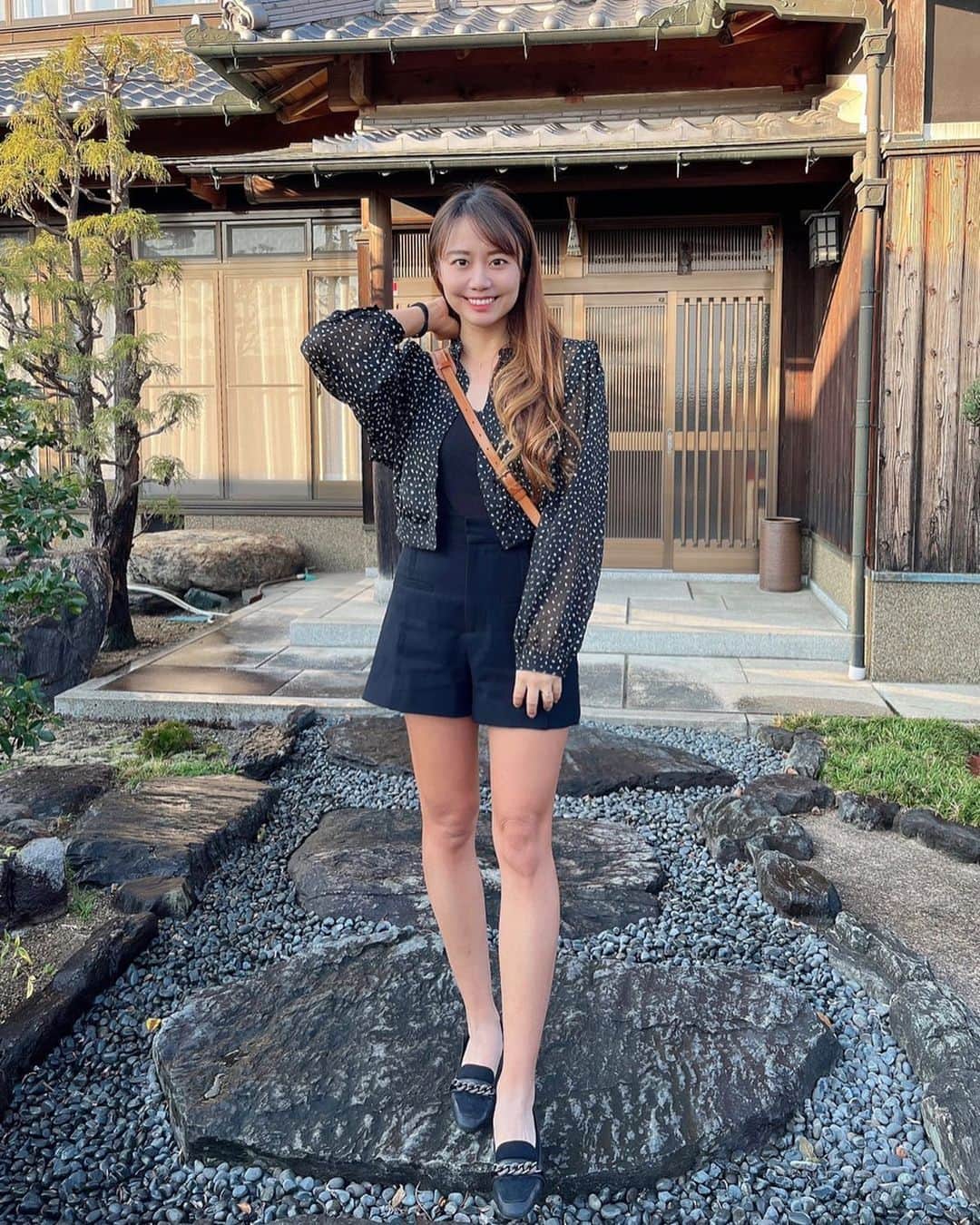 のインスタグラム：「とある日の私服🖤 . 全身黒コーデでした😌 もっと色あるコーデに挑戦したい.....🫶🥺 .  #ゴルフ#ゴルフ女子#golf#golfgirl#sports#スポーツ#スポーツ女子#골프#골프여자#尔夫球#高尔夫#私服#ootd」