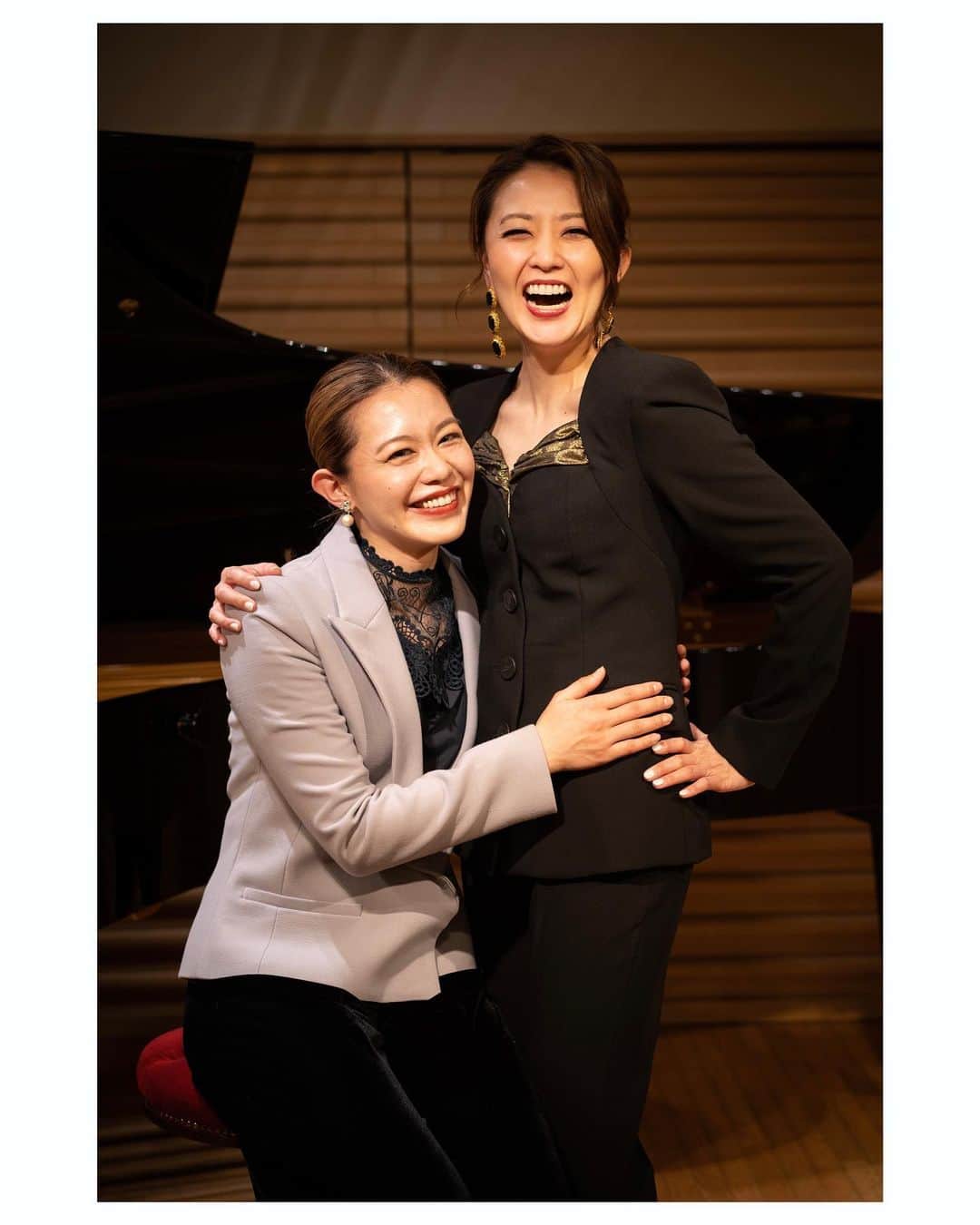 雅原慶のインスタグラム：「5th Live 📷Part.6  「KEI MIYAHARA 5th Live 〜Voice & Piano〜」 After the show of the Day 2✨  終演後。  豪快な笑い。 出会いに感謝。 トシちゃんのお人柄に改めて心が温かくなりました。  #雅原慶 #宇月颯 #ルンバは買いません  @photo_by_kinamisayaka」