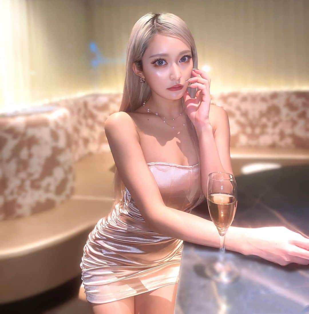 石川千裕（ちぴたん）のインスタグラム：「🕍🕯🖤 韓国にいく予定ができてるんるんっっ 23歳あと6日で終わっちゃうのかなしい… 12月はだいすきな月だから なんか12月入ってからはっぴーが止まりません🥹♥️幸。 ・ ✉️ みんなは今年までにやりたいこととかある？？？ ・ あ、カラコンのしつもんたくさんくるんだけど ハイライトにものっけてるちぴが ｲﾒｰｼﾞﾓﾃﾞﾙやらせてもらってる　@minnanokarakon のだよ🐼 チェックしてみて。 ・ #셀카 #셀스타그램 #팔로우 #얼스타그램 #nuts #gal #makeup  #ootd #likeit #liketime #model #shooting  #selca #selflove #selfie #fashion」