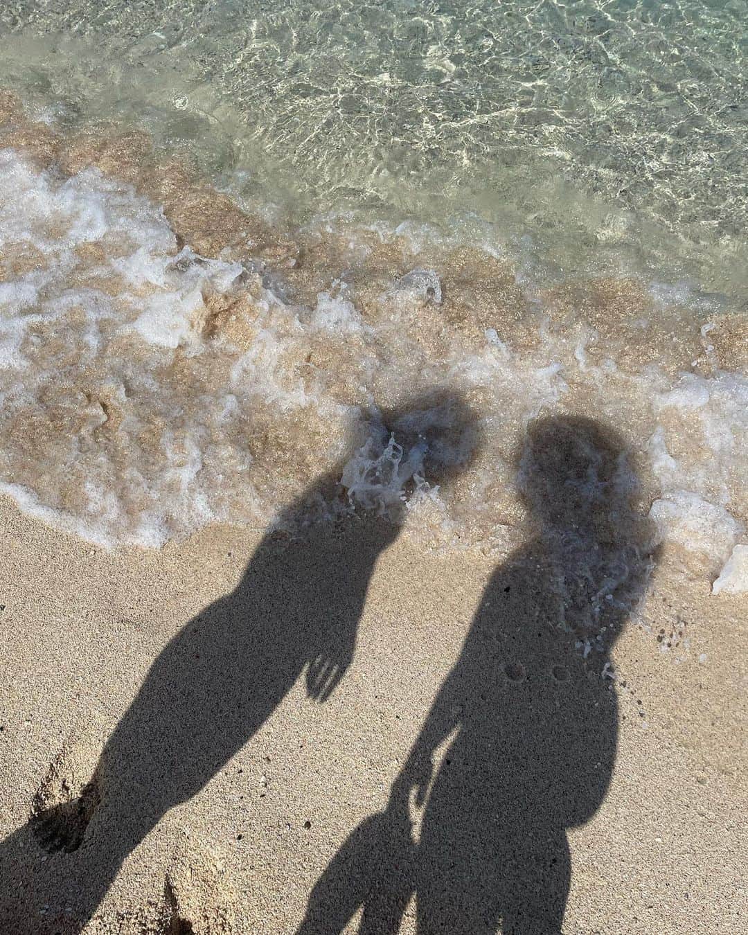 大本里佳さんのインスタグラム写真 - (大本里佳Instagram)「Amami trip w/ @yoshielleueno5 for the first time ✈︎  どうしても行ってみたかった奄美大島 大好きなよしえ姉と。  フィンはもちろん持参✈︎  #amami #amamioshima #Kagoshima #Japan #beach #tomoribeach #trip  #奄美大島 #鹿児島 #日本 #旅行」12月9日 20時25分 - _rikaomoto