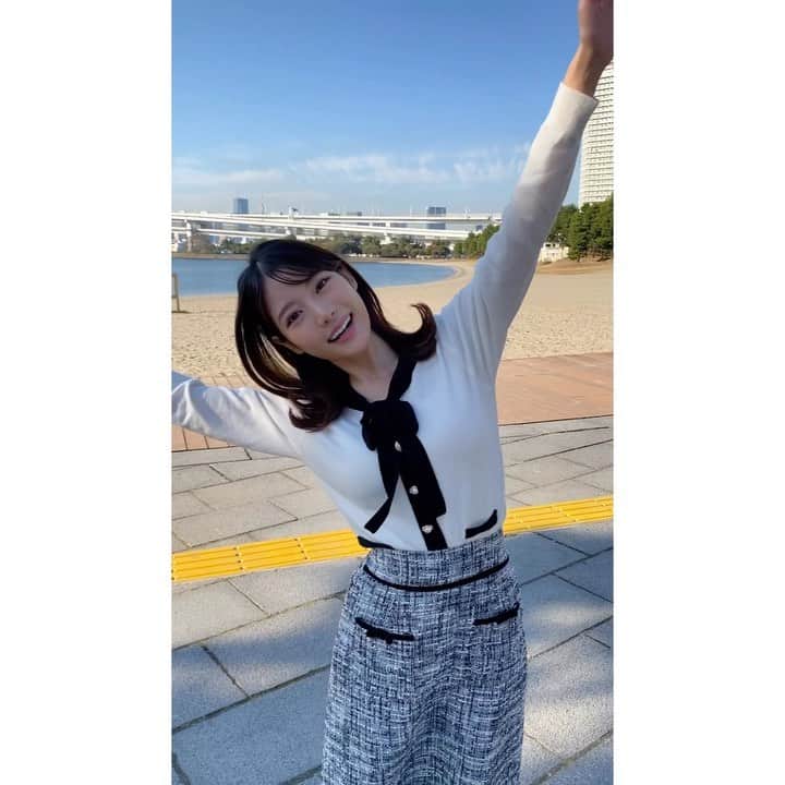 竹俣紅のインスタグラム：「☀️ 今週も「ソラよみ」を観てくださってありがとうございました。 ⁡ 最近はすごく寒かったですが、 きょうは日差しがあったので、久しぶりに公園をお散歩できましたよ〜 ⁡ ⁡ カメラを向けると、かわいいポーズをしてくれるガチャピン。 動画だよ。笑 今週ガチャピン大忙しだったね。 おつかれさま☺️ ⁡ みなさまも良い週末をお過ごしください。 ⁡ #イット #ソラよみ」