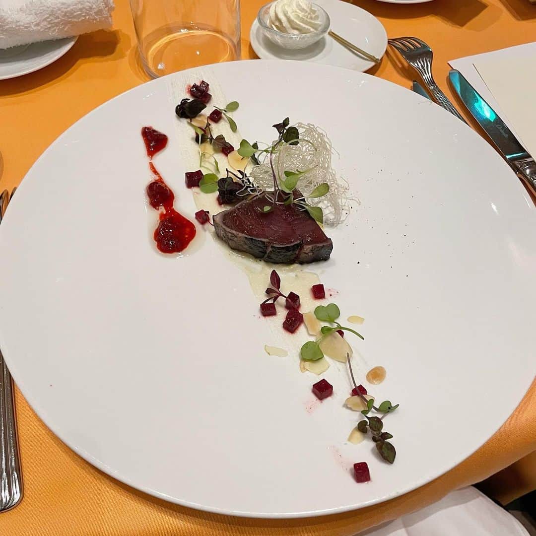 杉浦みずきのインスタグラム：「. 家族とディナー🍽🤍」