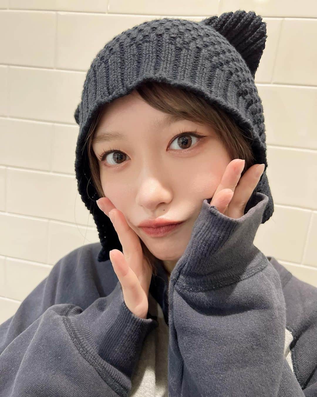 のインスタグラム：「ねこ 明後日いよいよやライブだ〜 楽しみだね 22歳だ〜」