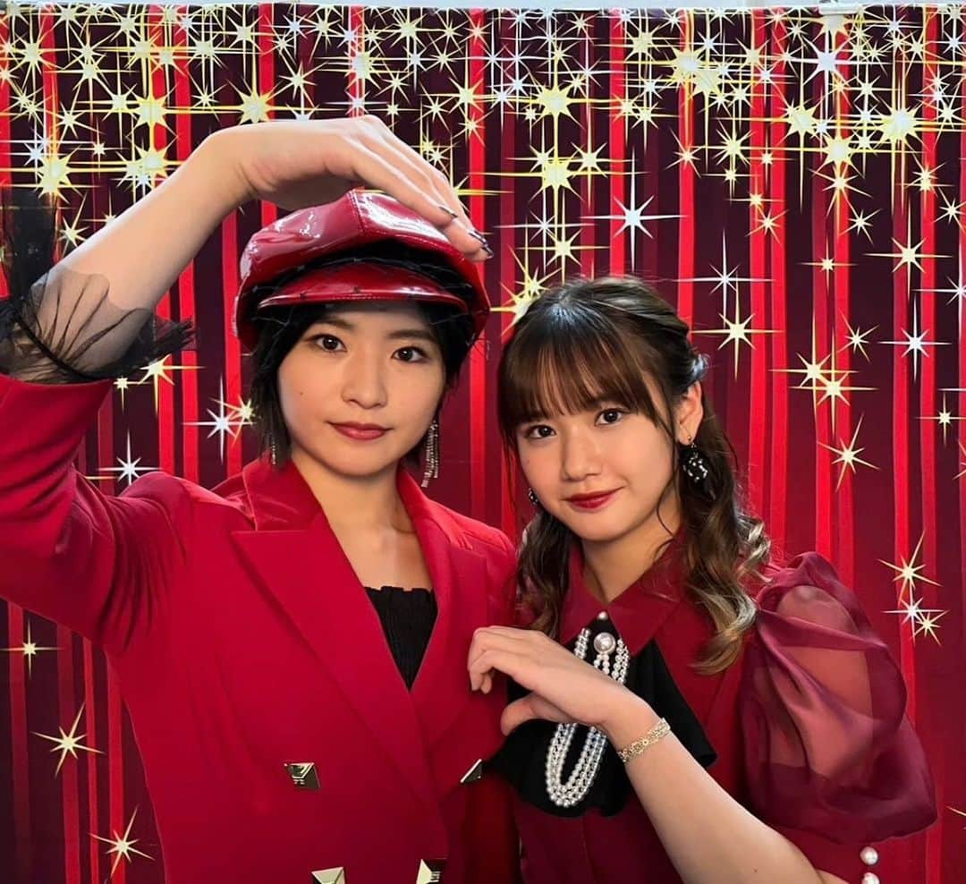 横山玲奈さんのインスタグラム写真 - (横山玲奈Instagram)「🤝 . . . #加賀楓 #横山玲奈 #13期」12月9日 21時07分 - reina_yokoyama.official