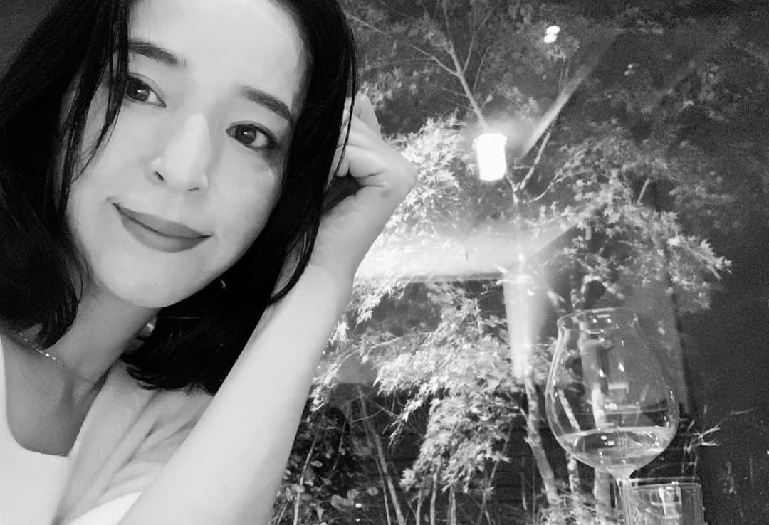 紺野千春のインスタグラム：「年末の空気感をどことなく感じながら 友人と話せる時間に 感謝 #2022  #december #musicstreaming #thelinkinmybio」