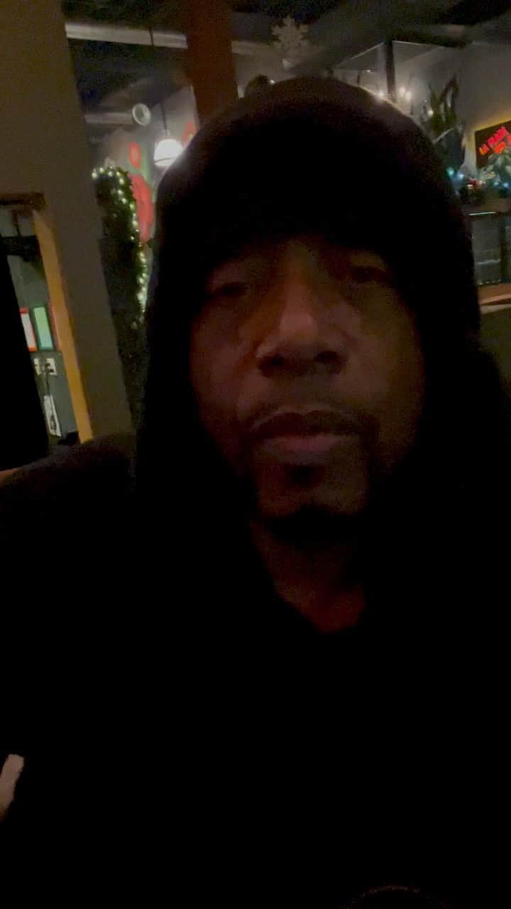 MCハマーのインスタグラム：「👑 Vibe’n I rose up from the ashes It’s Ali and not Cassius It’s the potter and the Clay you be the stalker then the prey It’s the Riddler and the Joker I’m the master of this Poker It’s the Kingdom and the trial I got the city going wild Why do the caged bird sing? The False Prophet and Fake Kings  Babylon is on Fire 🔥 🔥🔥🔥」