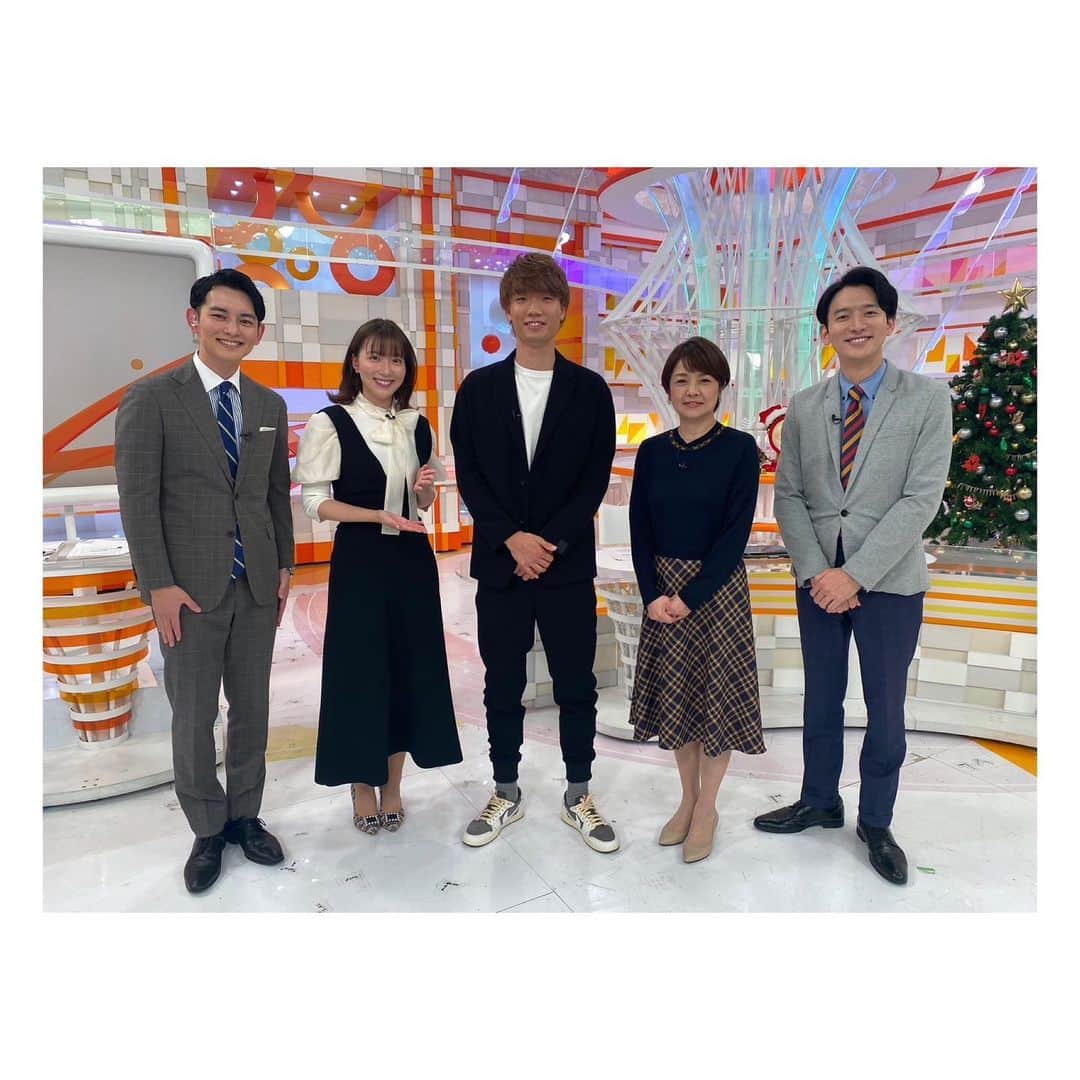 のインスタグラム：「♪  今朝のめざどは！  日本中に感動を届けてくれた サムライブルーから 豪華なゲスト！⚽️🫶  板倉滉選手に来ていただきました😊  興奮して予定にないこともたくさんお聞きしてしまいましたが、快く答えてくださいました🤗  板倉選手！ ありがとうございました✨  #めざましどようび #サムライブルー #W杯 #お疲れ様でした！」