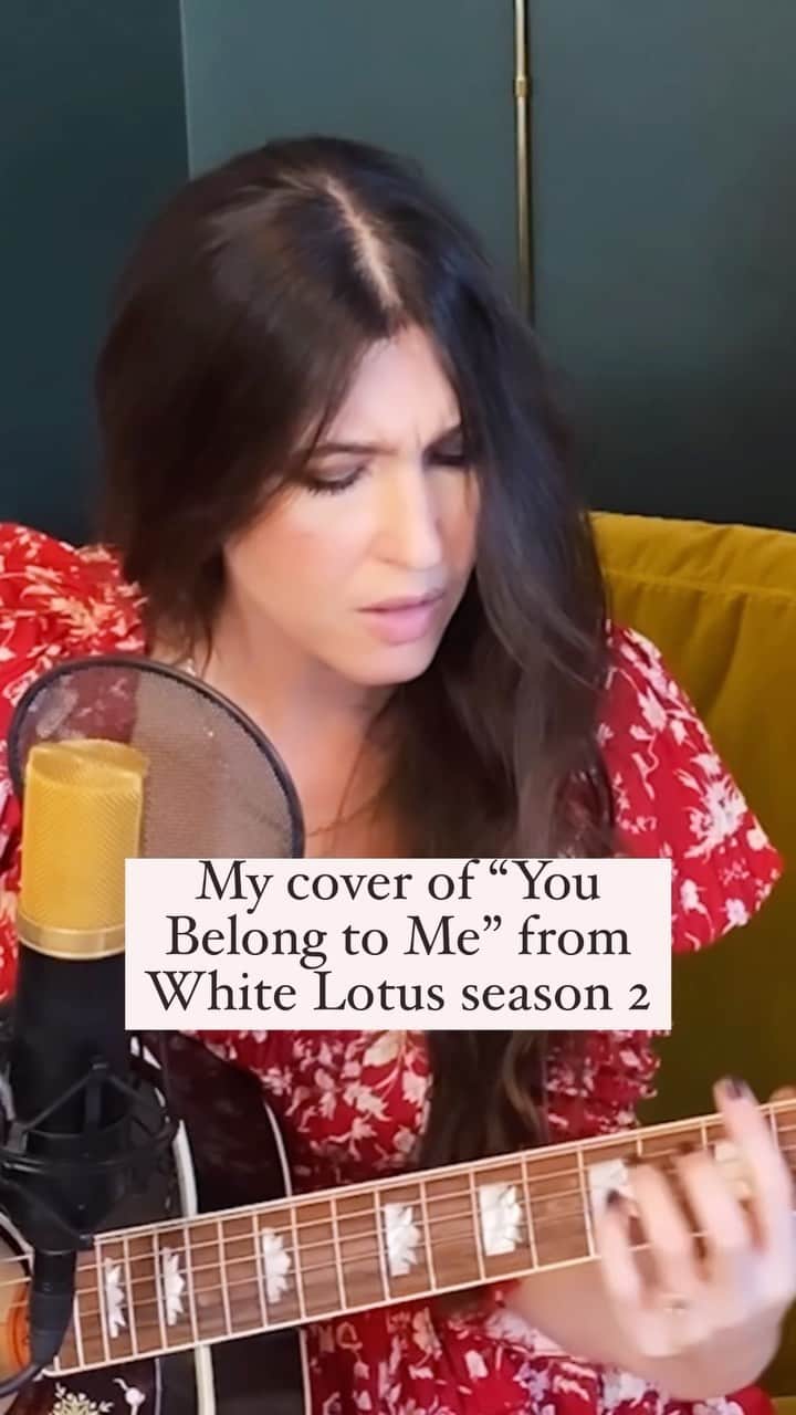 ケイト・ボイージェルのインスタグラム：「I heard this song on “White Lotus” @thewhitelotus last week and it reminded me of how much I’ve always loved it! 🎶 Someone had burned me a CD with this song on it in high school and I always thought it was so pretty.  Full version is on my YT channel at the link in my bio! 🎥   What song should I cover next??  (My dress is @shopdoen) #whitelotus #coversong」