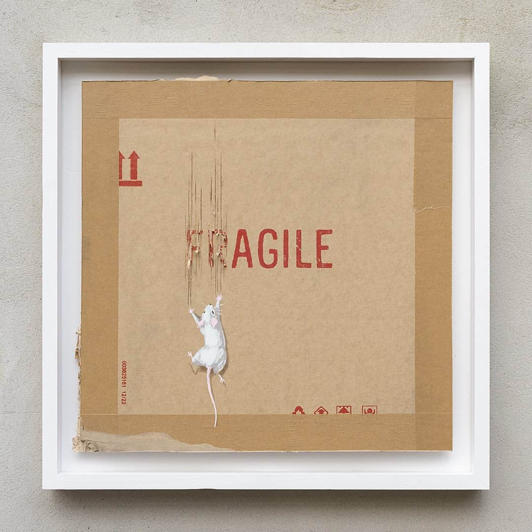 バンクシーさんのインスタグラム写真 - (バンクシーInstagram)「. I’ve made 50 of these screenprints with all proceeds going to our friends in Ukraine. visit banksy.legacyofwarfoundation.com」12月10日 1時58分 - banksy