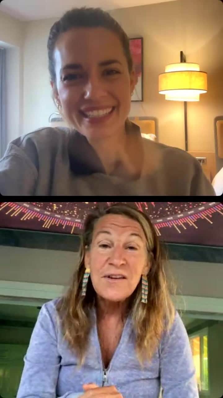 トーレイ・デヴィートのインスタグラム：「The coming together of two Geminis equals a lot of talking and a lot of love! Had such a lovely, heart filled chat with @debrasilverman_astrology about all things astrology and healing. Thank you for your time and energy, Debra! If you missed us, you can check it out here 🤍」