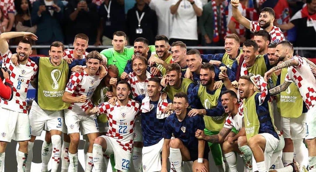 のインスタグラム：「What to say today except: Never give up, never surrender...!! What a game, what a team, what determination and perseverance...❤️  SRCE JUNAČKO...🇭🇷 Svaka čast momci, neopisivu radost ste nam poklonili i to opet!  Hvala vam na svakoj kapi znoja, i na ovakvom suludom trudu, odlučnosti, hrabrosti i izdržljivosti...❤️🇭🇷❤️  #croatia #worldcup #quatar  @volimhrvatsku  @croatiafulloflife」