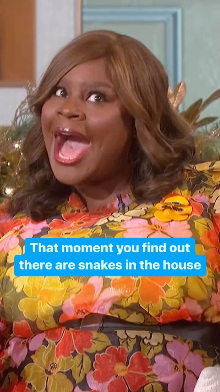 Rettaのインスタグラム：「@unforettable is not a fan of snakes🐍 #snakes #animals #pets #house #ugliesthouseinamerica」