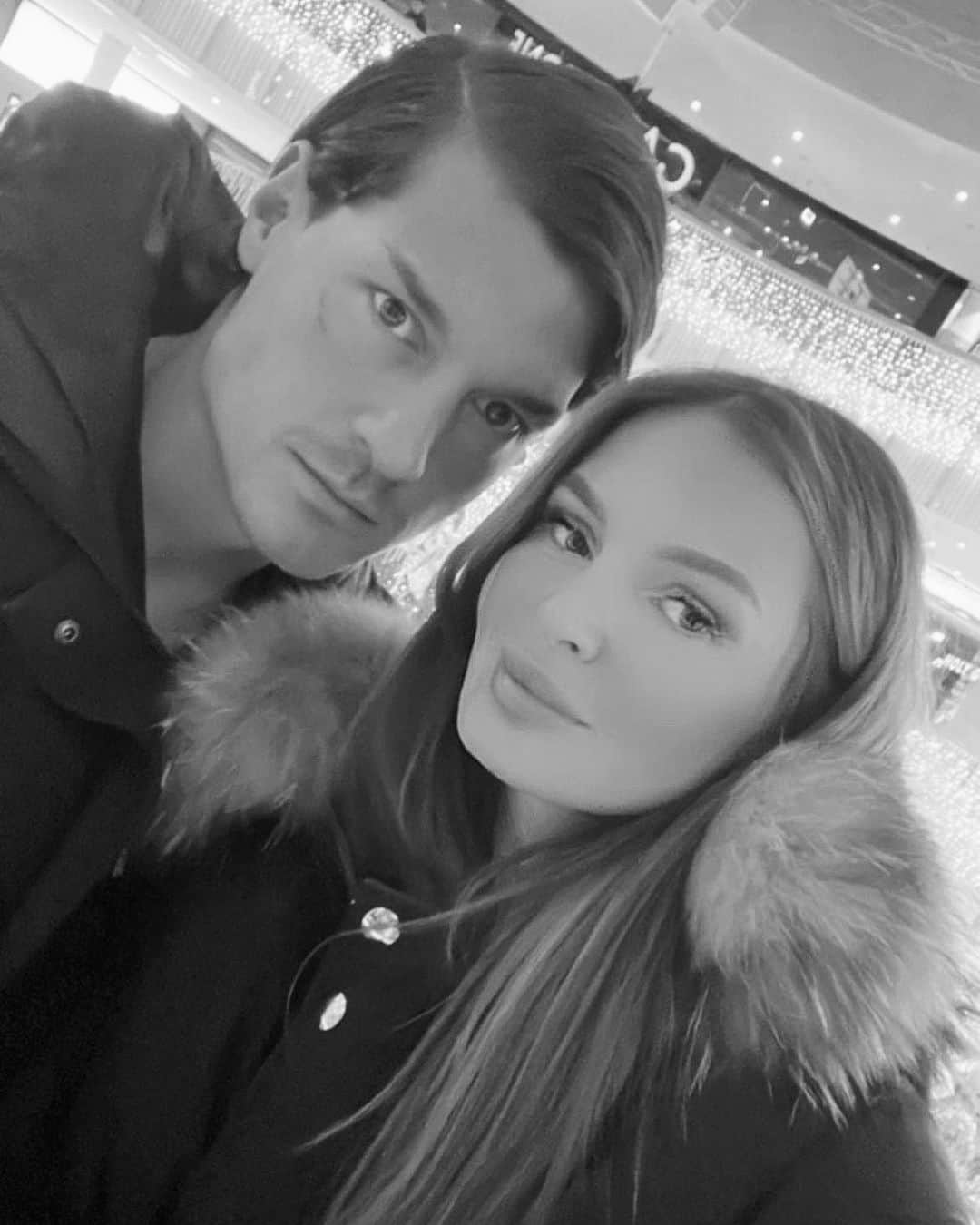 ミーコ・アルボルノスのインスタグラム：「Siempre con mi love ❤️」