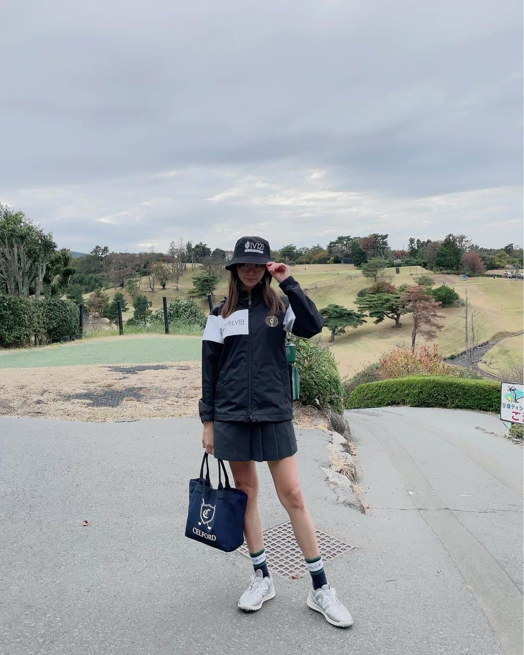 梶本成美さんのインスタグラム写真 - (梶本成美Instagram)「#ゴルフコーデ  @v12golf_official  @celford_official  @newbalancegolf_japan   #ゴルフ　#ゴルフ女子　#スーパーバー」11月16日 16時34分 - narumikajimoto