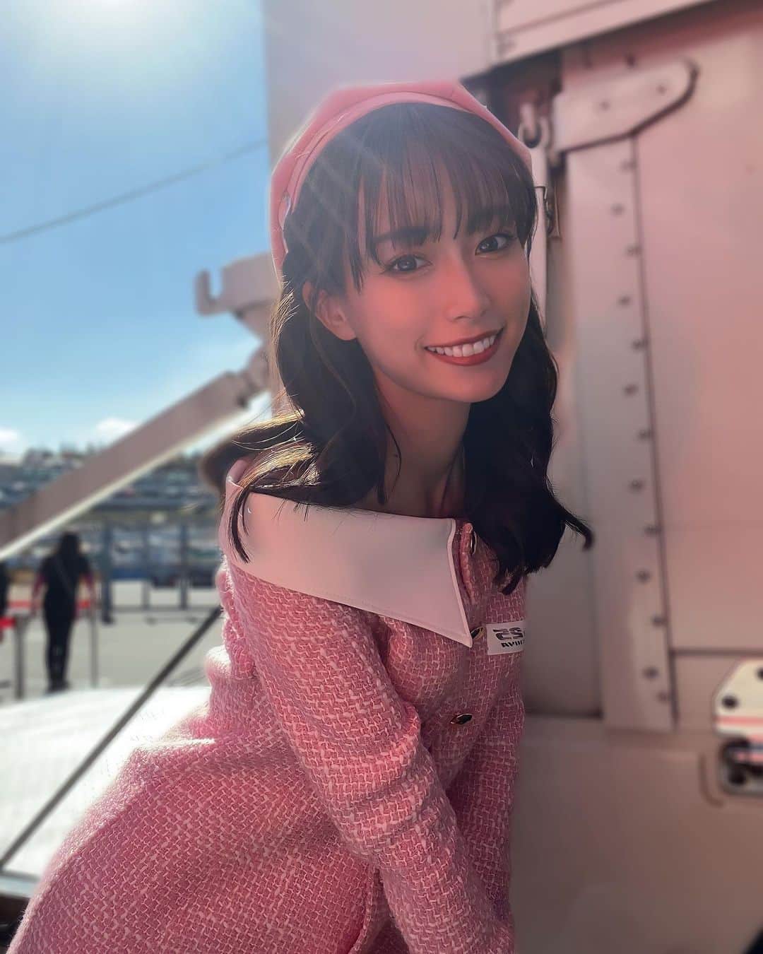 岡島彩花のインスタグラム：「・  今年も残り少し頑張ります✌🏻💖  #レースクイーン」