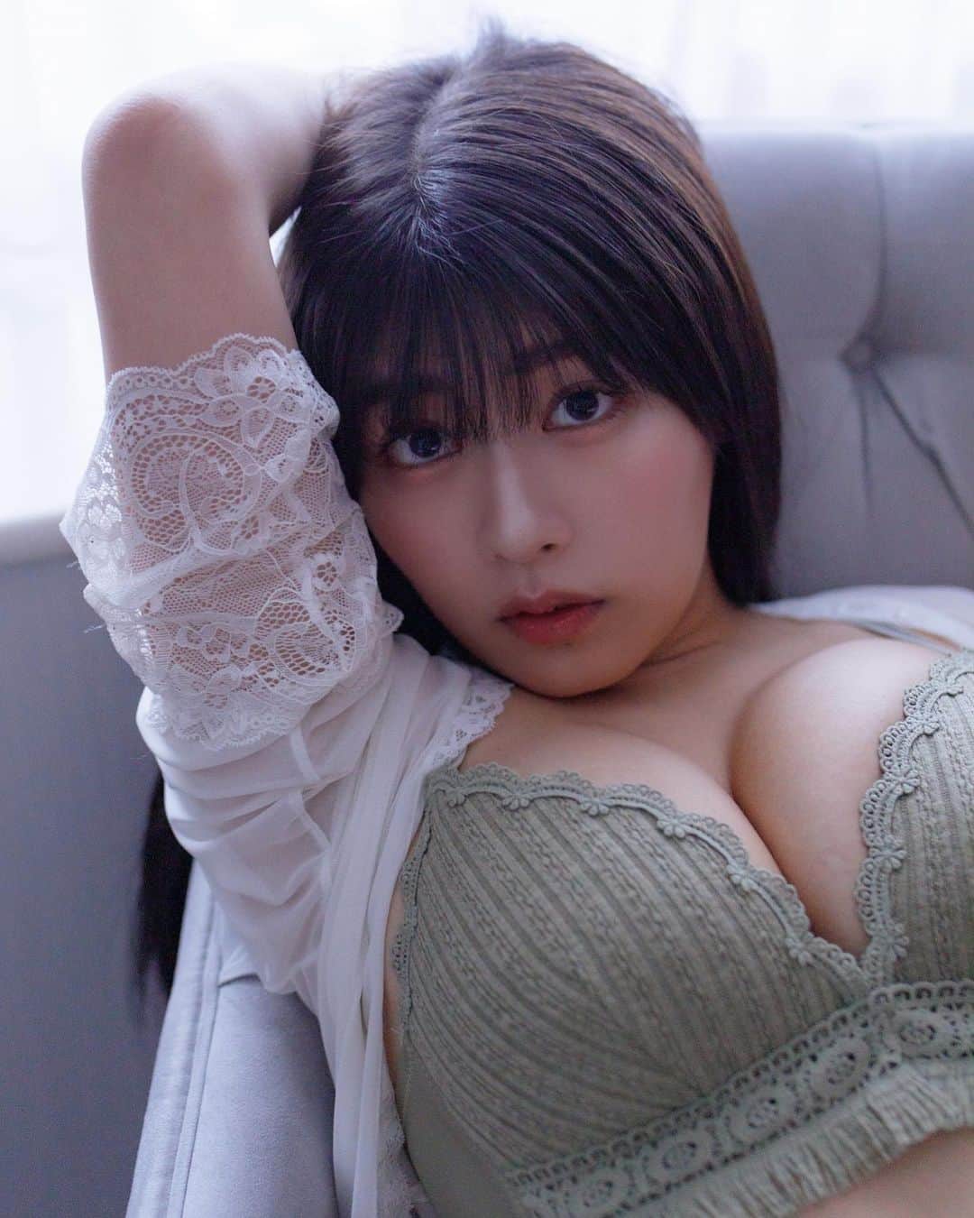 のインスタグラム：「やりたいこと･やらなきゃいけないことが多すぎて、自分が5人くらいいればいいのになあと思う日々です( ¯꒳​¯ )笑  みんなからの素敵なメッセージが原動力だよ〜☺️💪🏻  #gravure #lingerie #portrait #グラビア #ランジェリー」