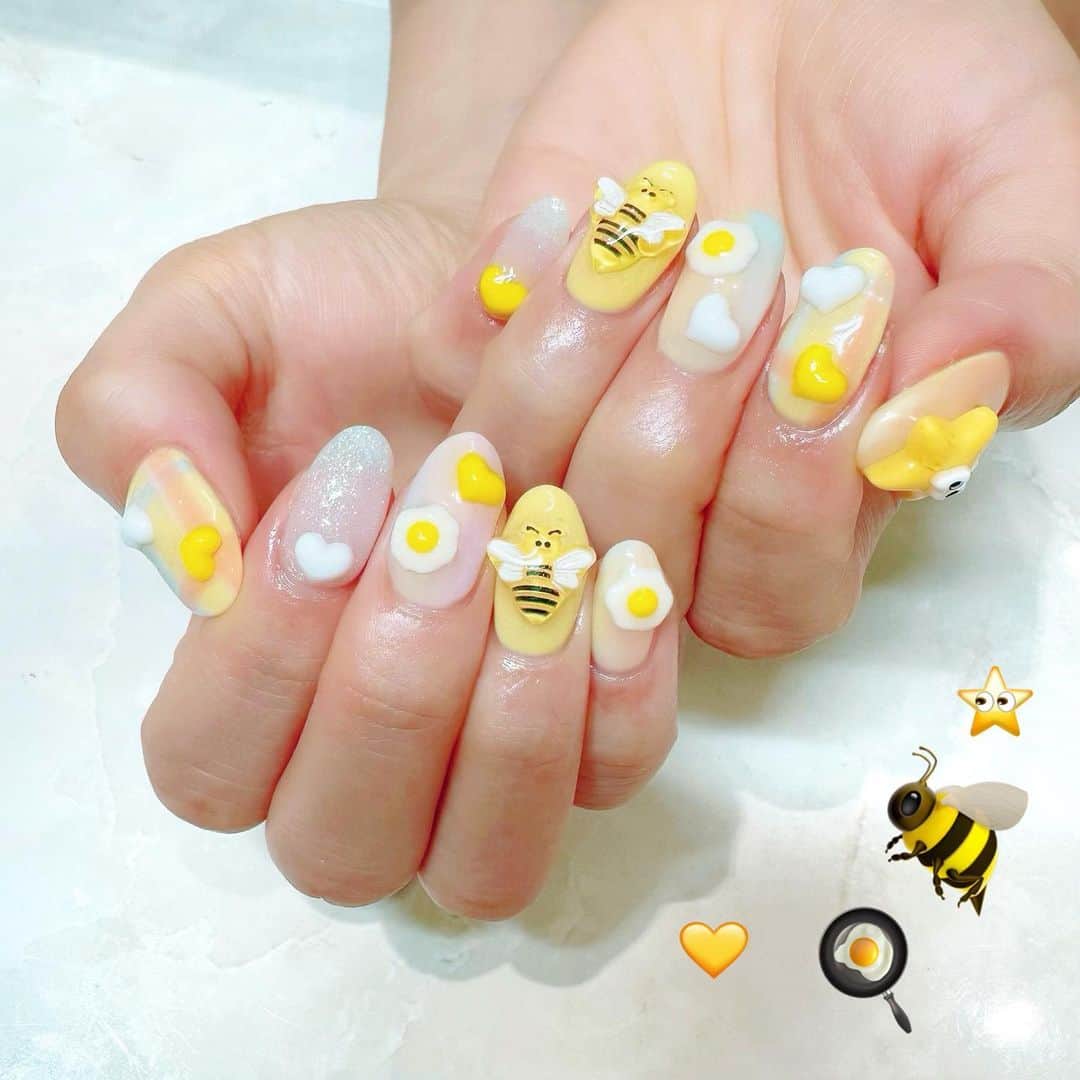 サキ吉さんのインスタグラム写真 - (サキ吉Instagram)「今のネイル🐝💛 イエロー可愛すぎ😢✨🌟💛✨ ． ． ． まなみちゃんありがとうございます😊❤️ @lapis_manami  ． ． @lapis_eyelash_nail  #ジェルネイル  #イエローネイル  #韓国ネイル #デコネイル #デコパーツ」11月16日 11時45分 - sakikichi1201