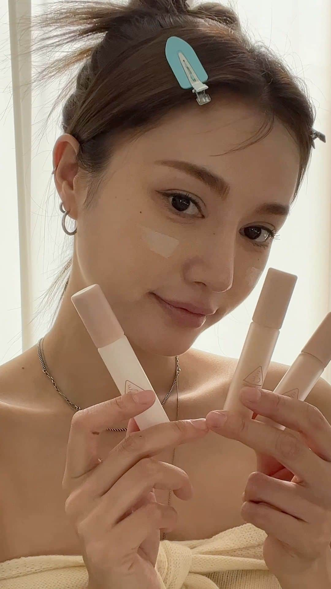 Official STYLENANDAのインスタグラム：「NEW!✨ PAINT MY TONE, 3CE SKIN FIT COVER LIQUID CONCEALER  내 피부톤에 딱 맞는 컨실러!  #  WHITE 칙칙한 피부에 화사한 톤 업 효과를 주는 맑은 발색의 화이트 컬러  # LIGHT IVORY 노란기를 덜어낸 뉴트럴한 상아 컬러  # SOFT MEDIUM 옐로우 베이스를 기반에 둔 미디움 컬러  #3CE #3CESTYLENANDA #3CE스타일난다 #HOUSEOF3CE #3CESKINFITCOVERLIQUIDCONCEALER #3CECONCEALER #3CE스킨핏커버리퀴드컨실러 #3CE컨실러」