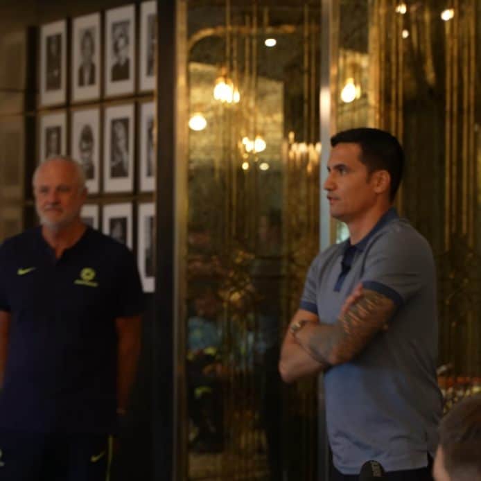 ティム・ケーヒルのインスタグラム：「This for me was a pleasure to address the @socceroos before the 2 deciding qualifiers a few months back in Qatar against UAE 🇦🇪 and Peru 🇵🇪   This squad has earned the right to be at the biggest show on earth. Actions always speak louder than words but this was an opportunity for me to leave my heart and passion with the next generation of what it meant to me to wear that badge.  Good luck @socceroos and its a pleasure to be the Head of Delegation for this world cup and help provide the best high performance environment on and off the park for this @fifaworldcup 🇦🇺 ⚽️」