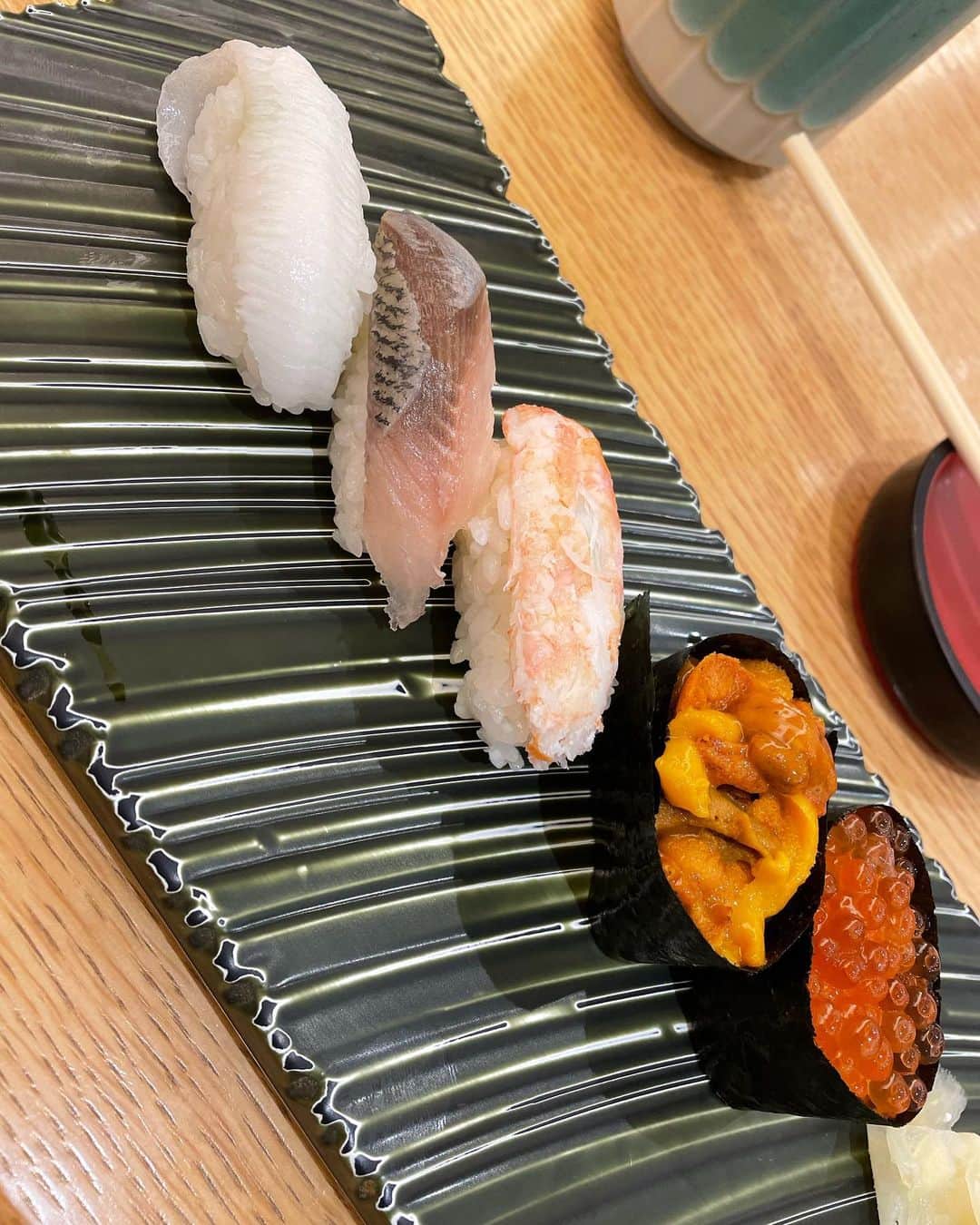 内山高志のインスタグラム：「空港で寿司食べて帰ろ。  #北海道 #札幌 #寿司 #ジンギスカン」